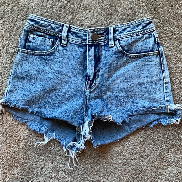 Distressed high waisted shorts - Picture 2 of 3